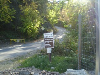 Entrance to Skaha Bluffs Provincial Park, Skaha Bluffs Shady Valley Trail 2014-10.